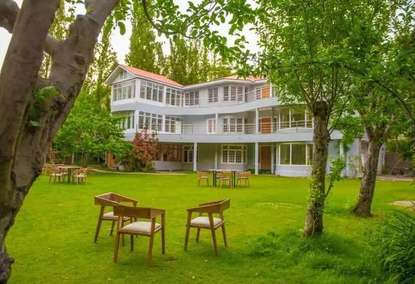هتل Kentish Lodge Skardu
