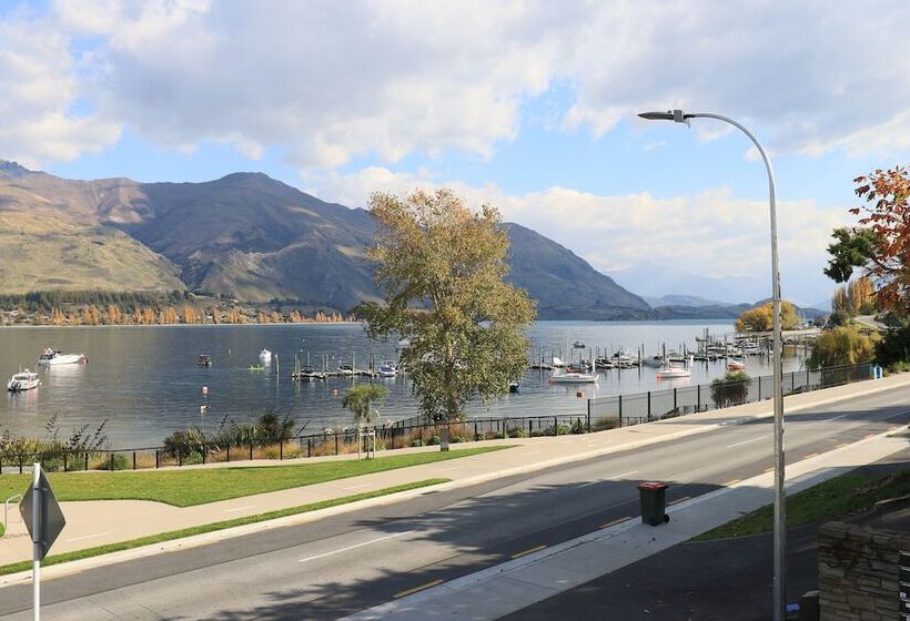 Отель Lakeshore Springs Apartments