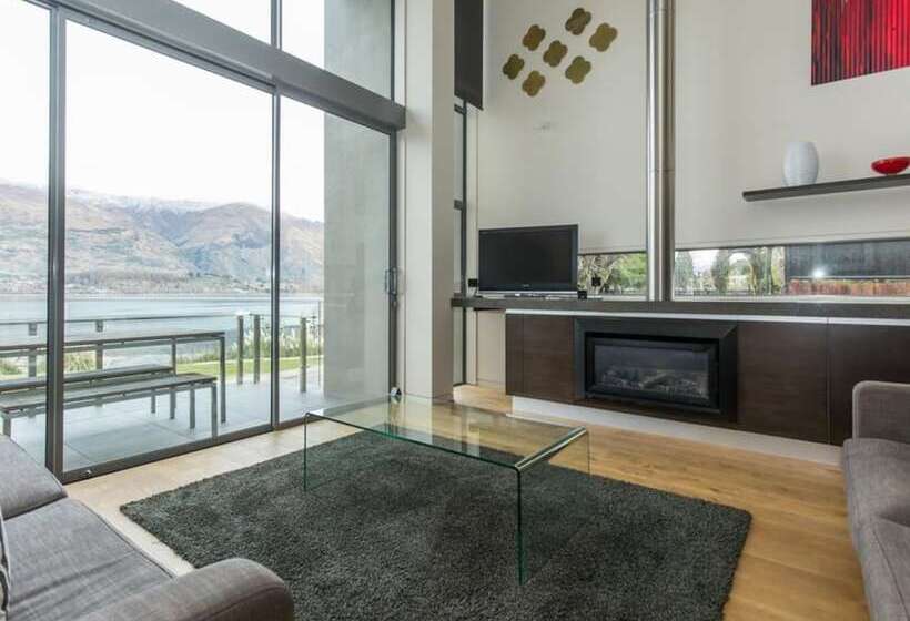 Отель Lakeshore Springs Apartments