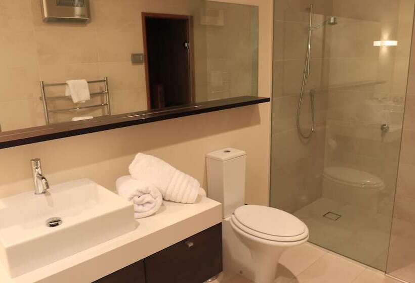 Отель Lakeshore Springs Apartments