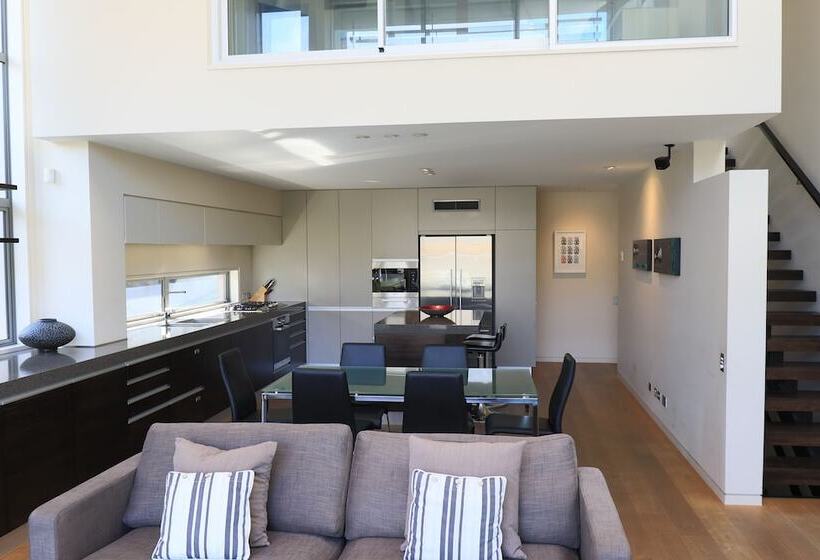 Отель Lakeshore Springs Apartments