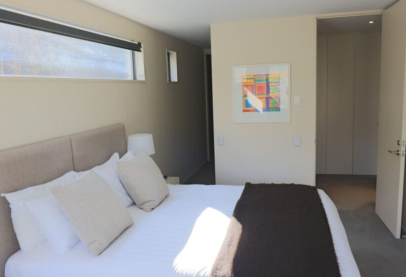 Отель Lakeshore Springs Apartments