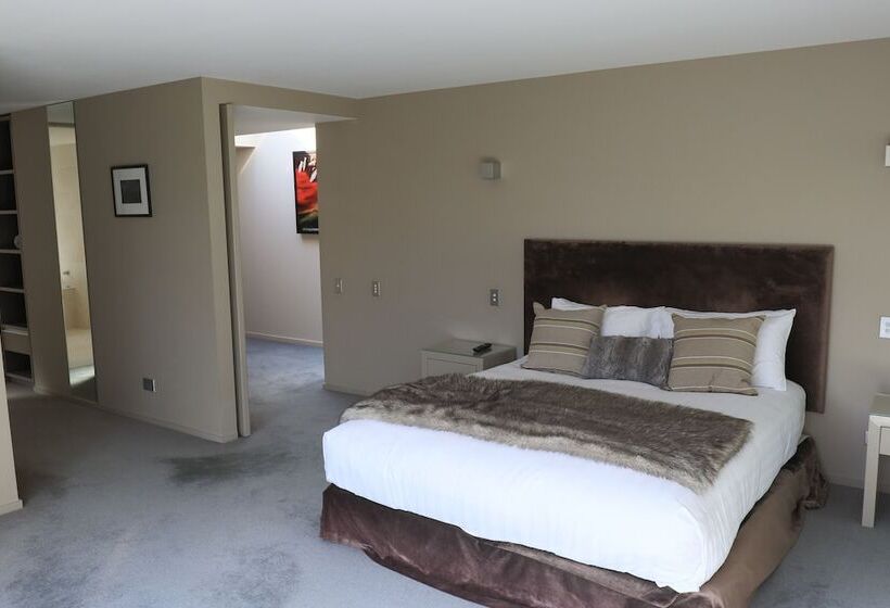 Отель Lakeshore Springs Apartments