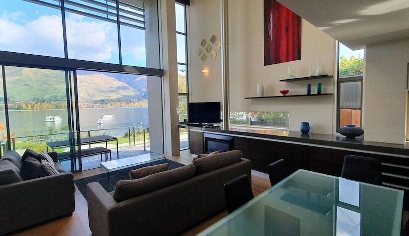 Отель Lakeshore Springs Apartments