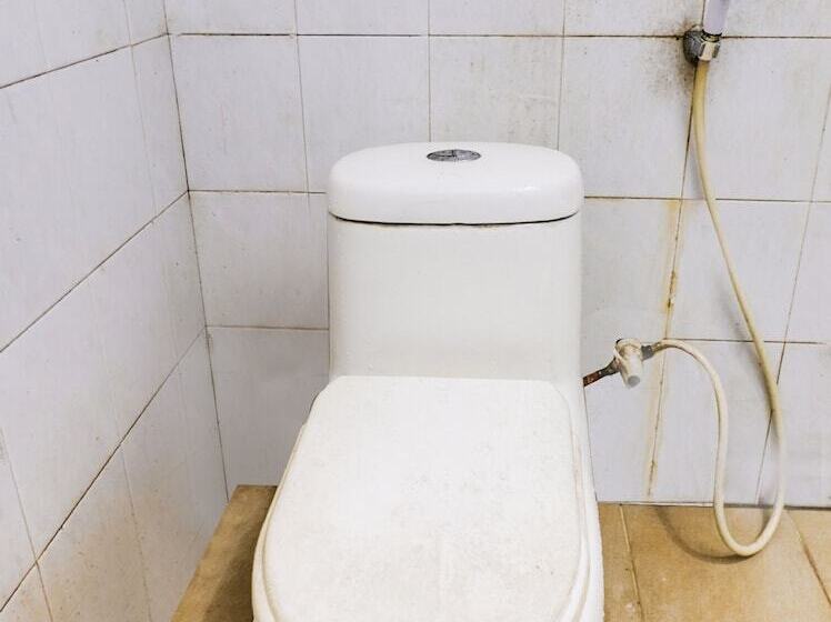 Отель Spot On 91512 Siantan Anambas Syariah Nearharbour Bay Ferry