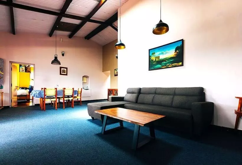 هتل The British Villa By Xacro Xperiences