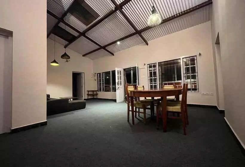 هتل The British Villa By Xacro Xperiences