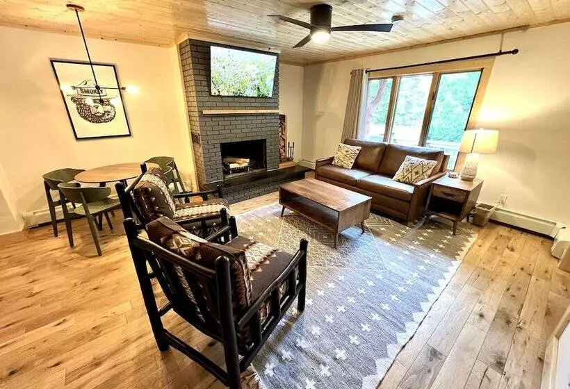 Hotelli Thomsonite Beach Inn