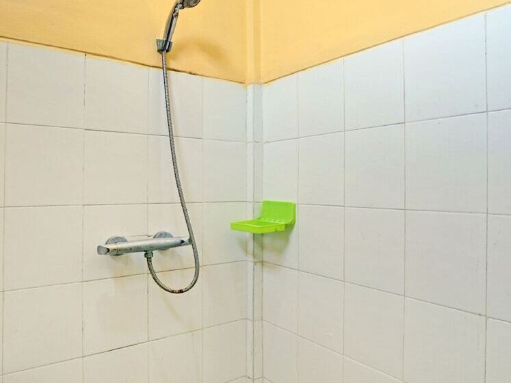 Oyo 3096 Hotel Dewi Warsiki