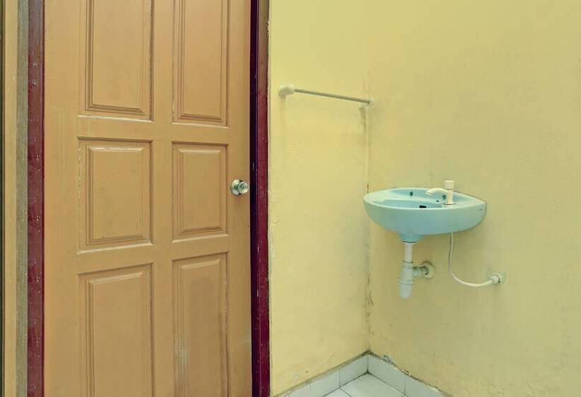 Oyo 3096 Hotel Dewi Warsiki