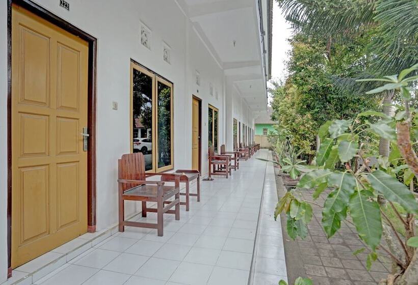 Oyo 3096 Hotel Dewi Warsiki
