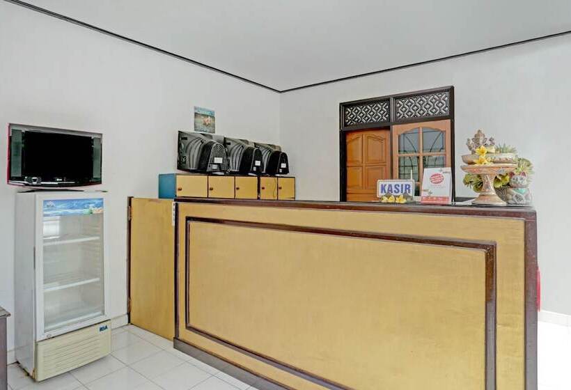 Oyo 3096 Hotel Dewi Warsiki