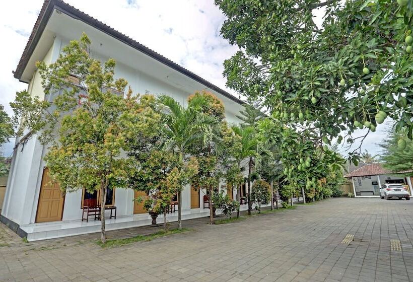 Oyo 3096 Hotel Dewi Warsiki