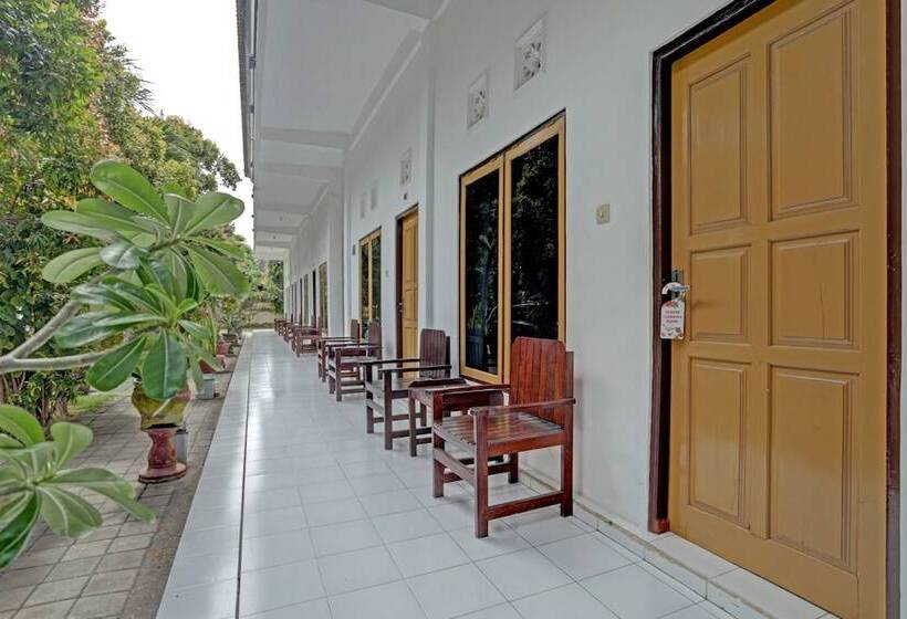 Oyo 3096 Hotel Dewi Warsiki