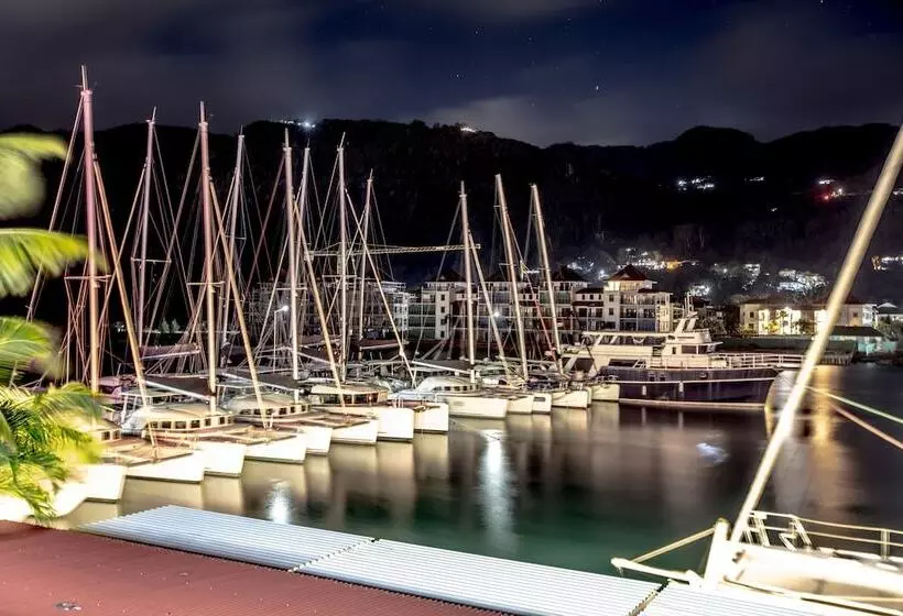 پانسیون Eden Island Studios