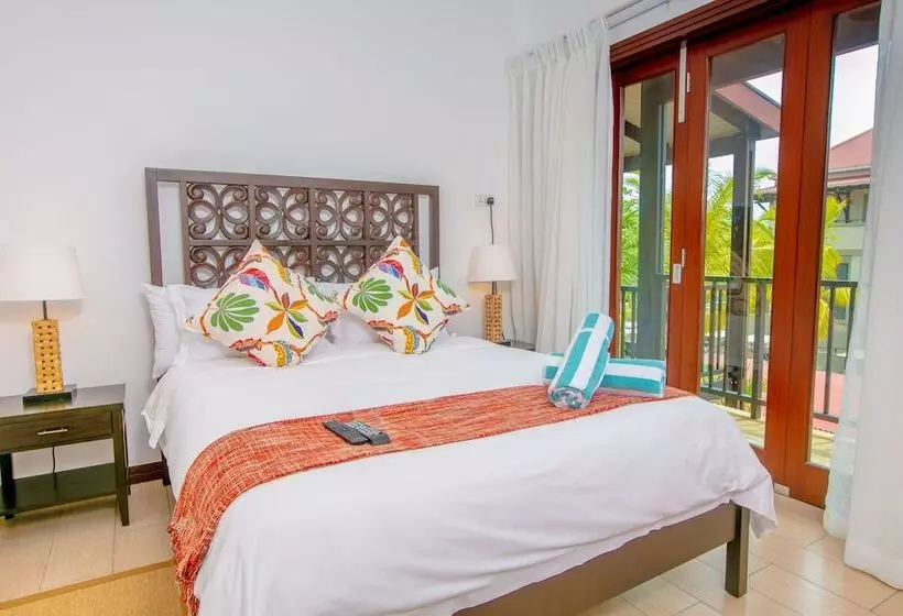 پانسیون Eden Island Studios
