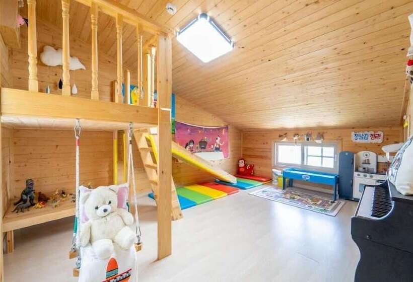 פנסיון Jeju Jejue Meomulda