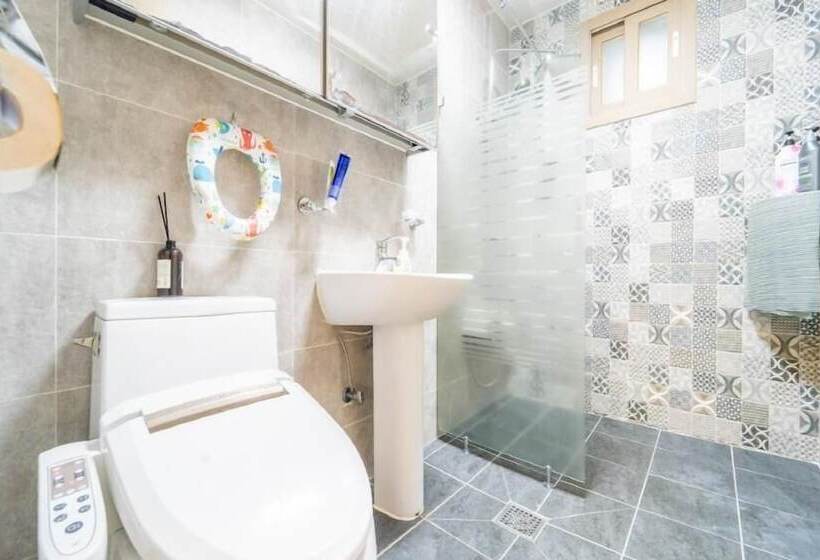 פנסיון Jeju Jejue Meomulda