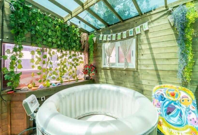 פנסיון Jeju Jejue Meomulda