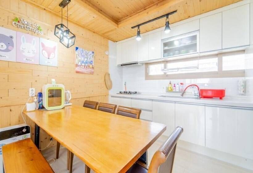 פנסיון Jeju Jejue Meomulda