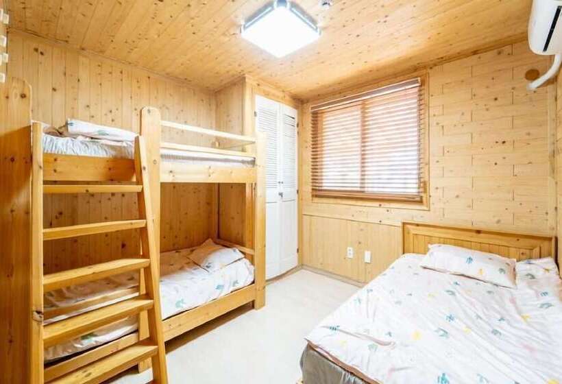 פנסיון Jeju Jejue Meomulda