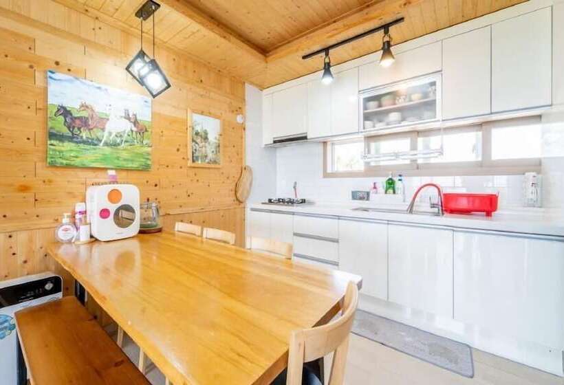 פנסיון Jeju Jejue Meomulda