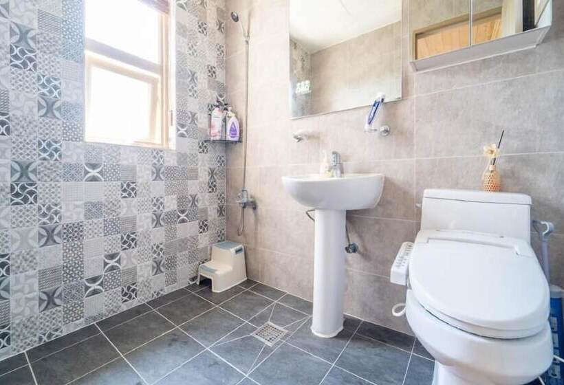 פנסיון Jeju Jejue Meomulda