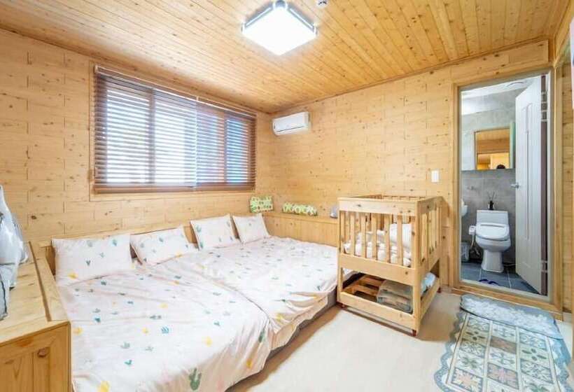 פנסיון Jeju Jejue Meomulda