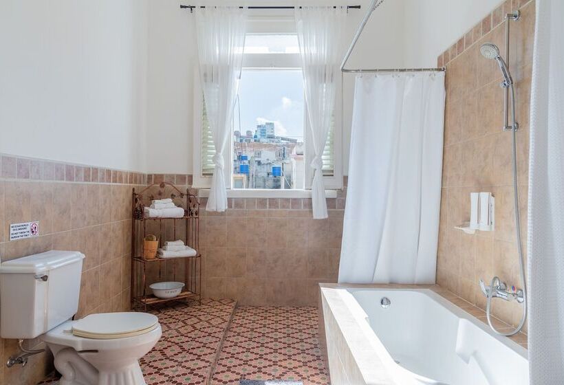 پانسیون Hostal Calis Habana