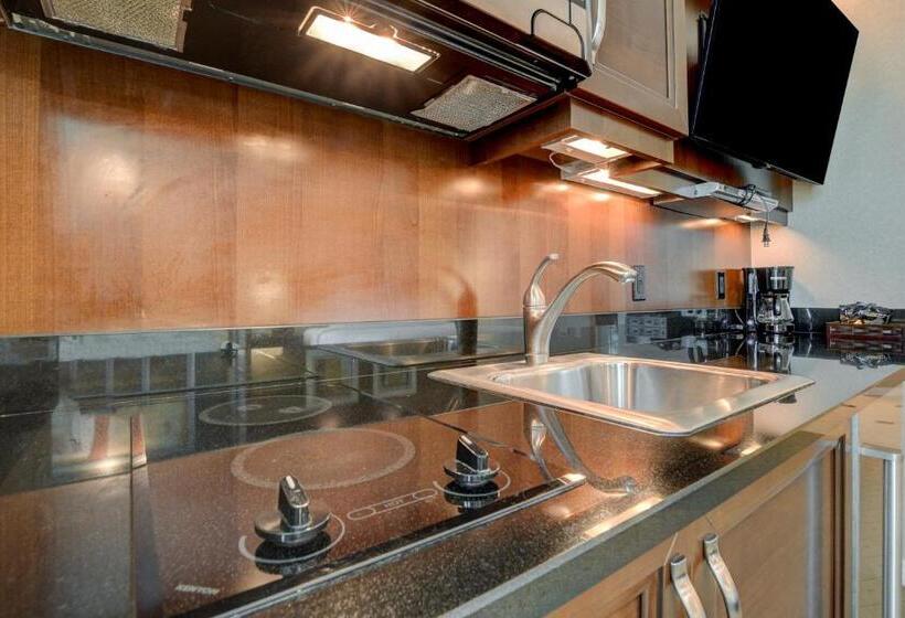 The Fantasy Suite Mgm Signature Pool View