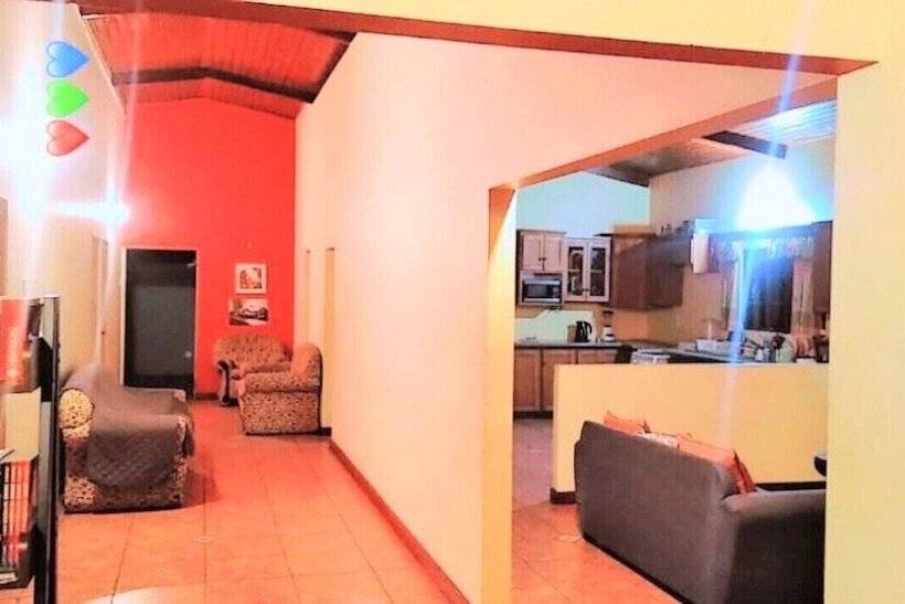 تختخواب و صبحانه Major Key Property