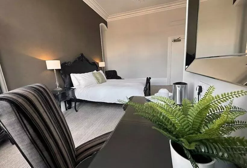 Aamiaismajoitus (B&B) Station Lounge & Rooms