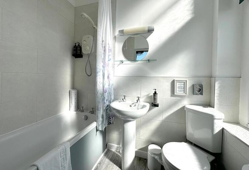 ベッドアンドブレックファースト Station Lounge & Rooms