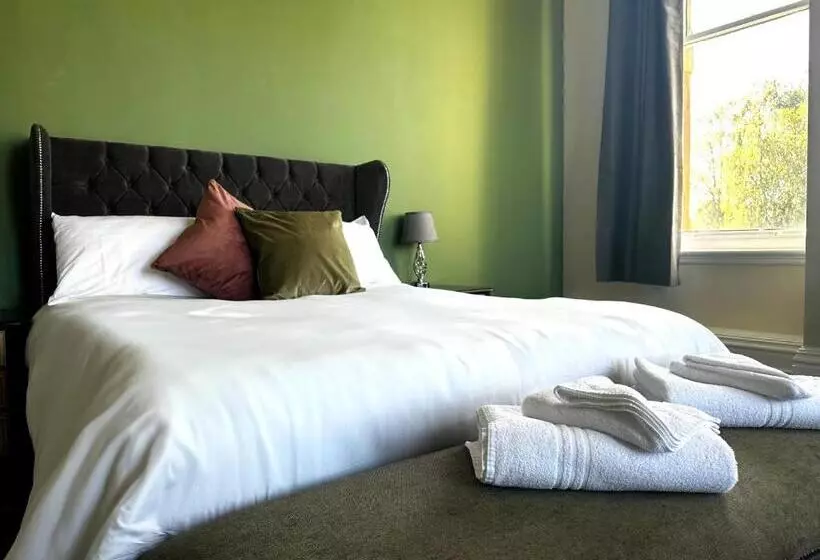 Aamiaismajoitus (B&B) Station Lounge & Rooms