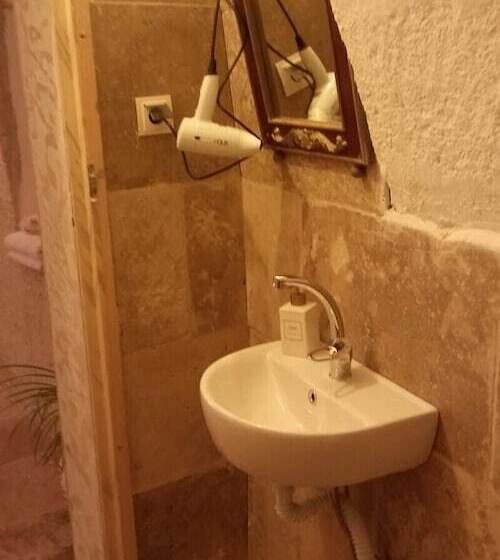 هاستل Dede Cave Konak