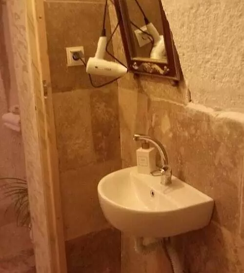 هاستل Dede Cave Konak