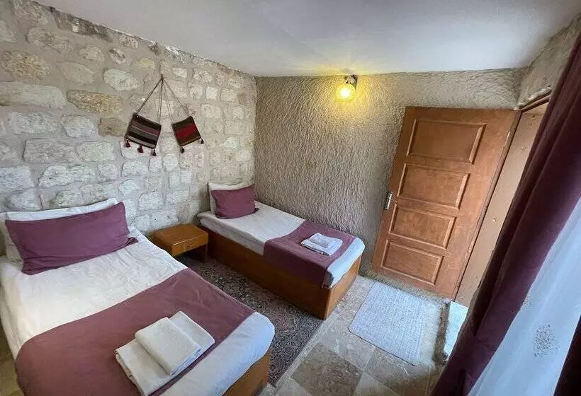 هاستل Dede Cave Konak