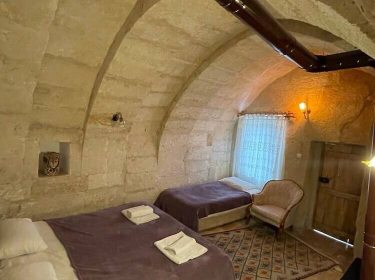 هاستل Dede Cave Konak