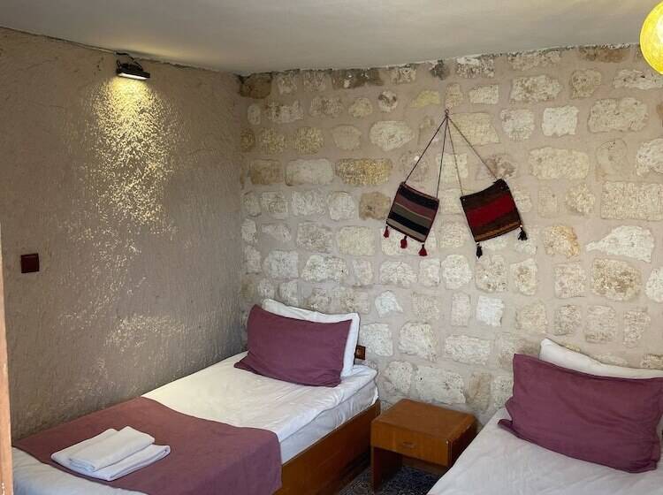 هاستل Dede Cave Konak
