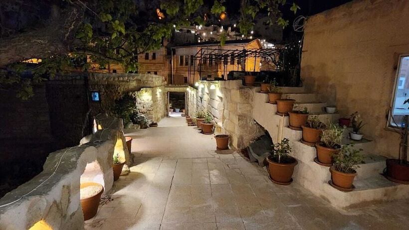 هاستل Dede Cave Konak