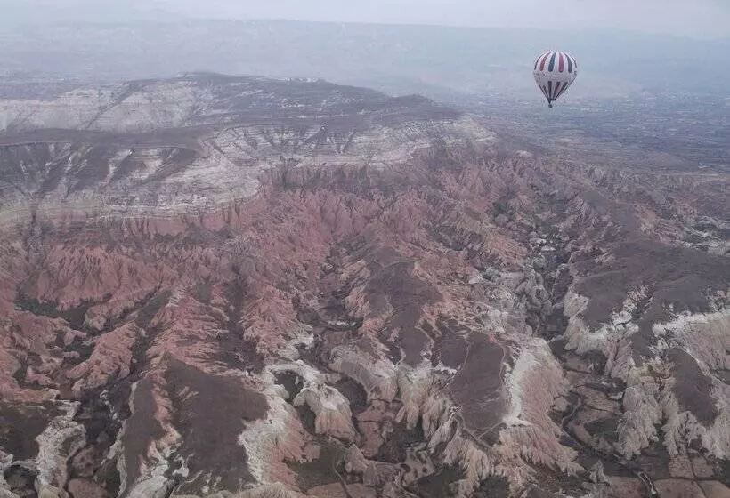 هاستل Dede Cave Konak