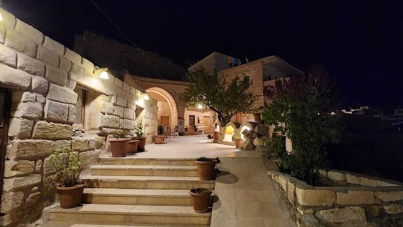 هاستل Dede Cave Konak