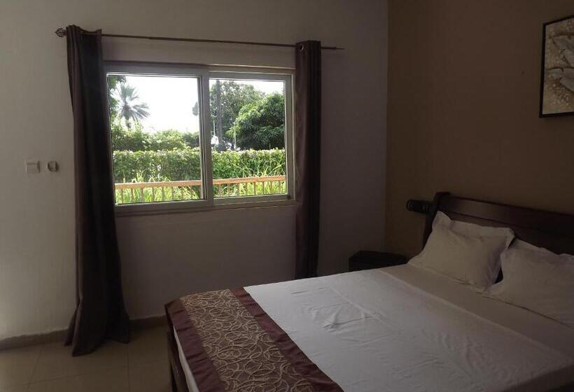 هتل Hôtel La Grillade