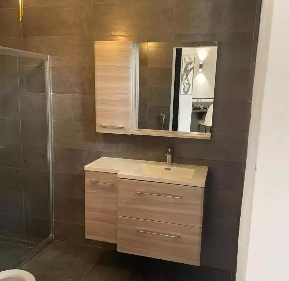 هتل Hôtel La Grillade