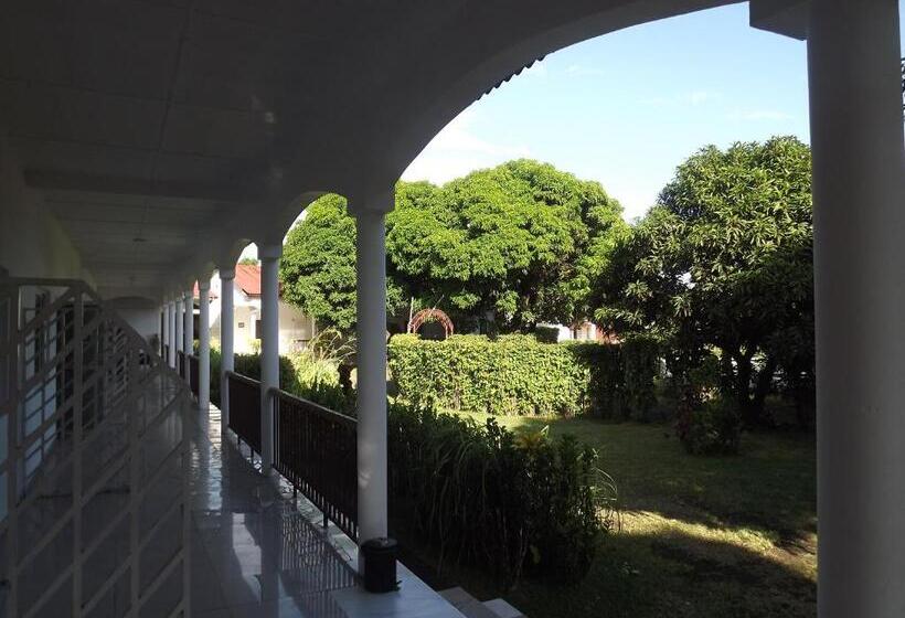 هتل Hôtel La Grillade