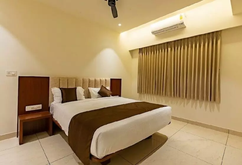 ホテル Patel Comforts Inn & Suites