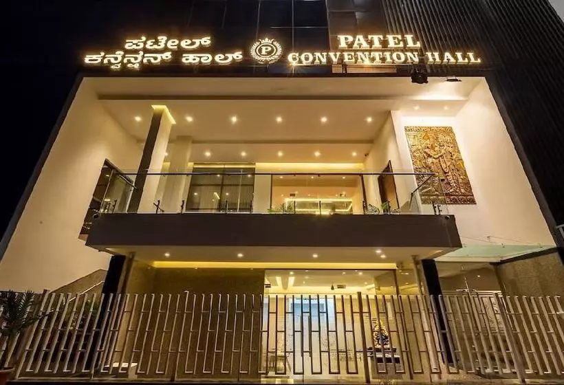 ホテル Patel Comforts Inn & Suites