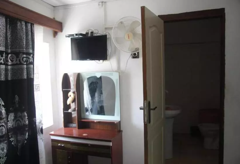 Medina Hotel   Mutsamudu