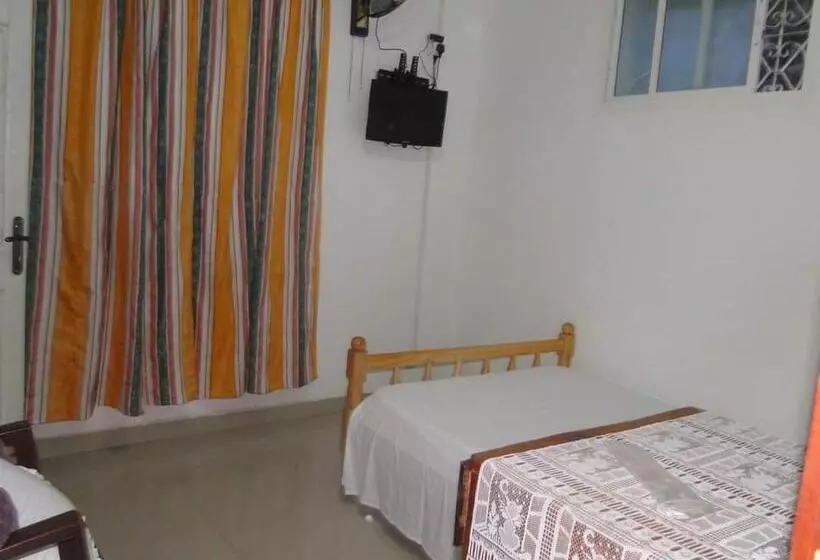 Medina Hotel   Mutsamudu