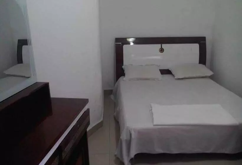 Medina Hotel   Mutsamudu